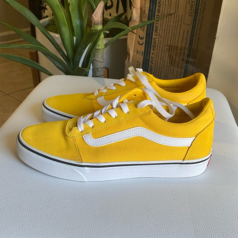 VANS Old Skool Cyber Yellow Retro Low Top Sneakers Size 10 PRE-OWNED